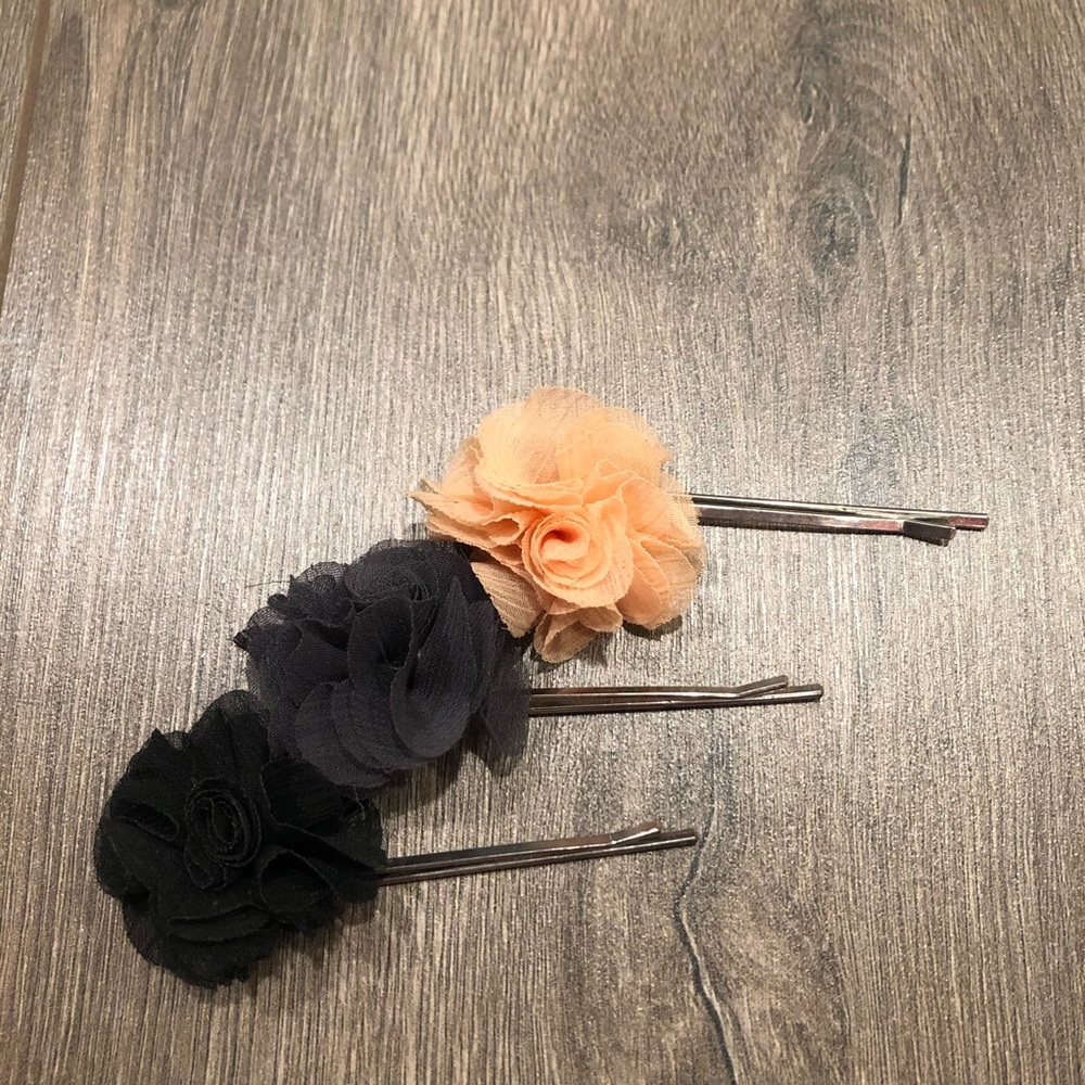 FREE WITH PURCHASE / 3 Flower Hair Pins